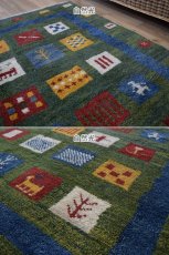 画像7: 新品 ペルシャ ギャッベ 縦1.7m 横1.1m 2㎡ 2-3人掛けソファ サイズ 170 × 110 cm No.R421 肉厚 天然 ウール ギャベ 手織り ハンドメイド ラグ 絨毯 カーペット 緑 グリーン カラフル マルチカラー n-r421-170110h001-031 (7)
