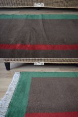 画像4: 新品 ペルシャ ギャッベ 縦1.5m 横1m 1.5㎡ 2人掛けソファ サイズ 142 × 101 cm No.R435 肉厚 天然 ウール ギャベ 手織り ハンドメイド ラグ 絨毯 カーペット ソファの足元やベッドサイドに ブラウン 茶 グリーン 緑 マルチカラー n-r435-142101h57-001 (4)