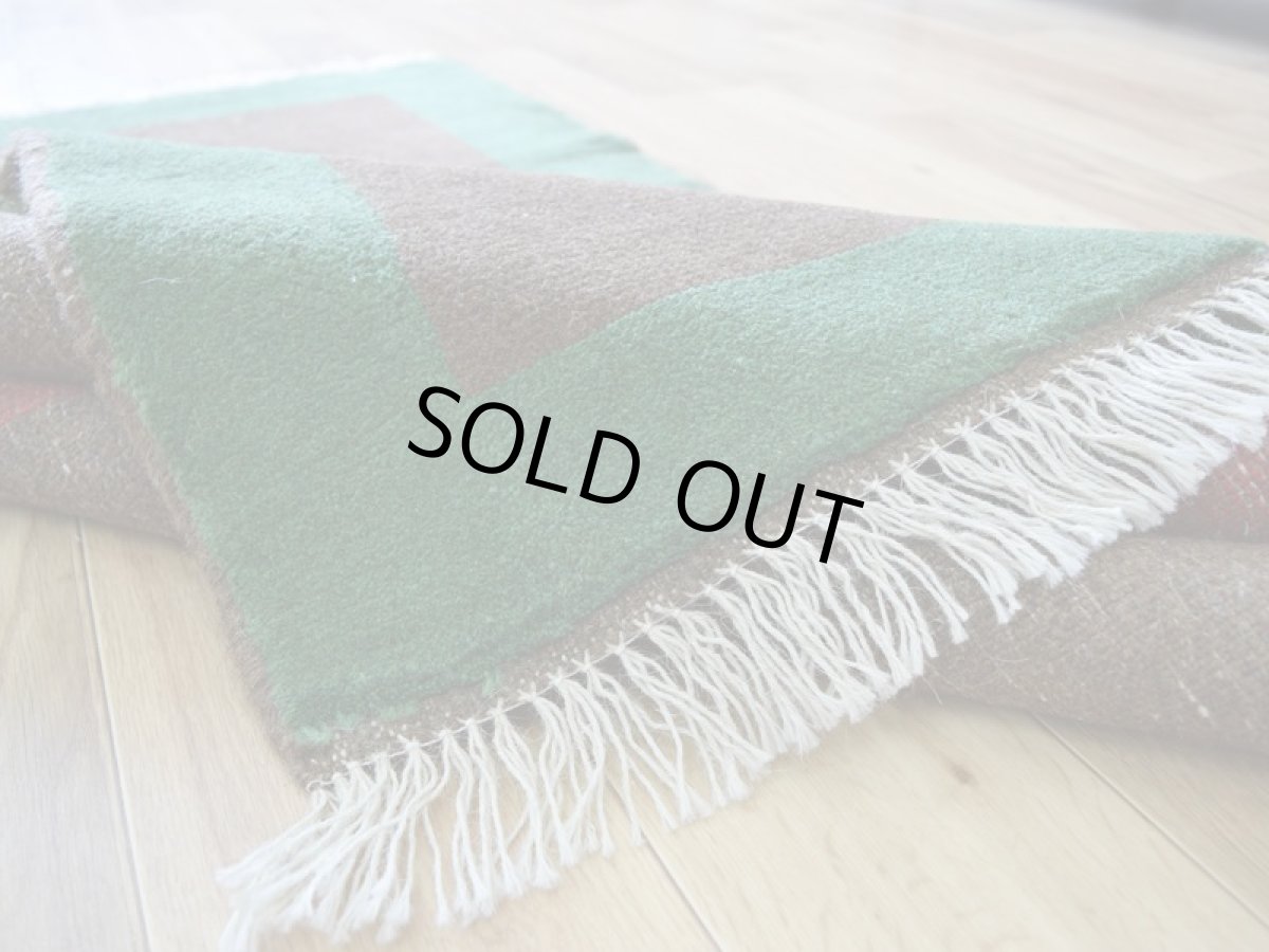 画像15: 新品 ペルシャ ギャッベ 縦1.5m 横1m 1.5㎡ 2人掛けソファ サイズ 142 × 101 cm No.R435 肉厚 天然 ウール ギャベ 手織り ハンドメイド ラグ 絨毯 カーペット ソファの足元やベッドサイドに ブラウン 茶 グリーン 緑 マルチカラー n-r435-142101h57-001 (15)
