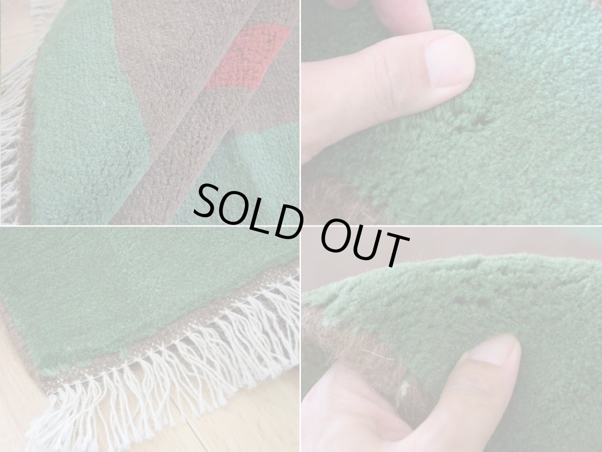 画像18: 新品 ペルシャ ギャッベ 縦1.5m 横1m 1.5㎡ 2人掛けソファ サイズ 142 × 101 cm No.R435 肉厚 天然 ウール ギャベ 手織り ハンドメイド ラグ 絨毯 カーペット ソファの足元やベッドサイドに ブラウン 茶 グリーン 緑 マルチカラー n-r435-142101h57-001 (18)