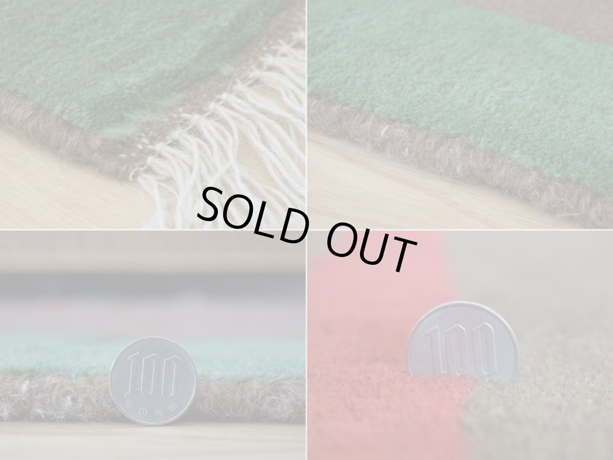 画像20: 新品 ペルシャ ギャッベ 縦1.5m 横1m 1.5㎡ 2人掛けソファ サイズ 142 × 101 cm No.R435 肉厚 天然 ウール ギャベ 手織り ハンドメイド ラグ 絨毯 カーペット ソファの足元やベッドサイドに ブラウン 茶 グリーン 緑 マルチカラー n-r435-142101h57-001 (20)