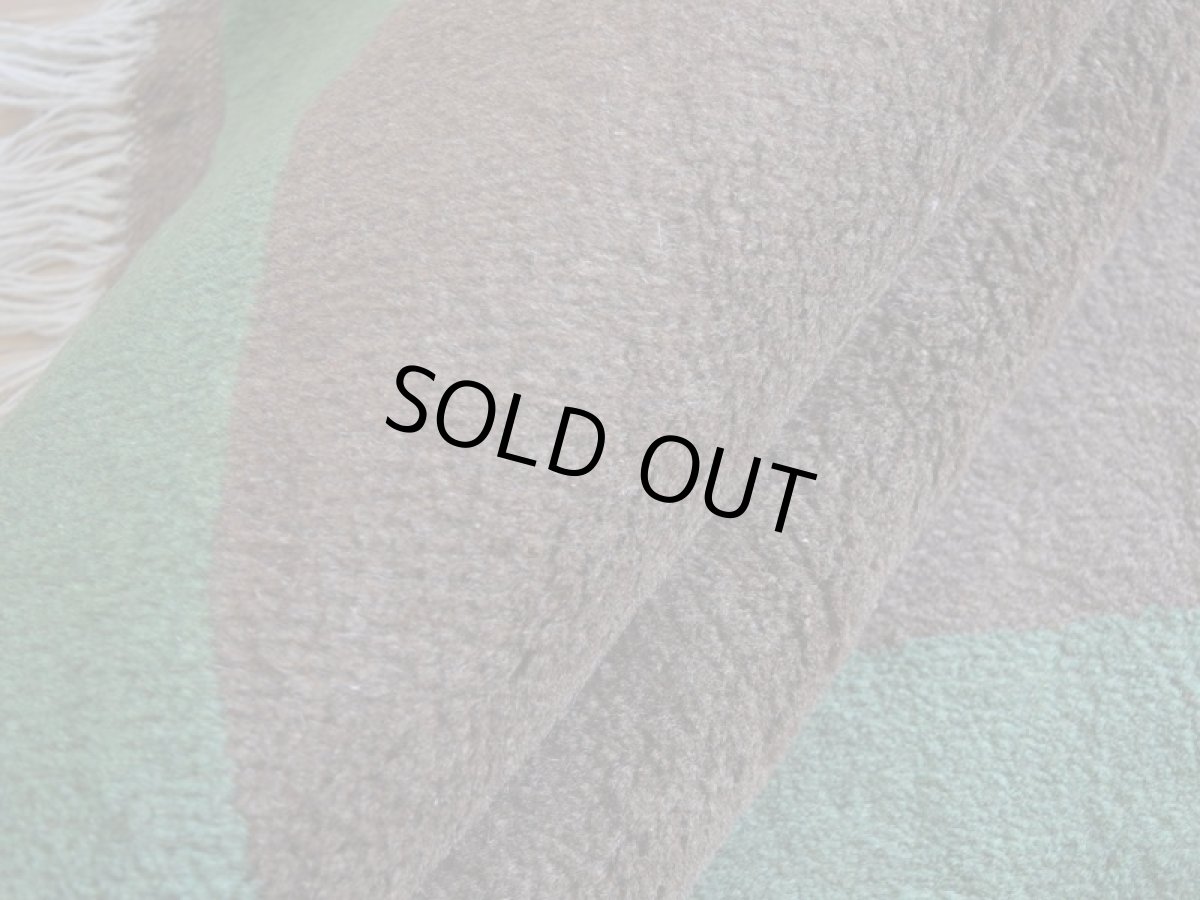 画像15: 新品 ペルシャ ギャッベ 縦1.5m 横1.1m 1.6㎡ 2人掛けソファ サイズ 149 × 107 cm No.R450 肉厚 天然 ウール ギャベ 手織り ハンドメイド ラグ 絨毯 カーペット ソファの足元やベッドサイドに ブラウン 茶 グリーン 緑 マルチカラー n-r450-149107h57-001 (15)