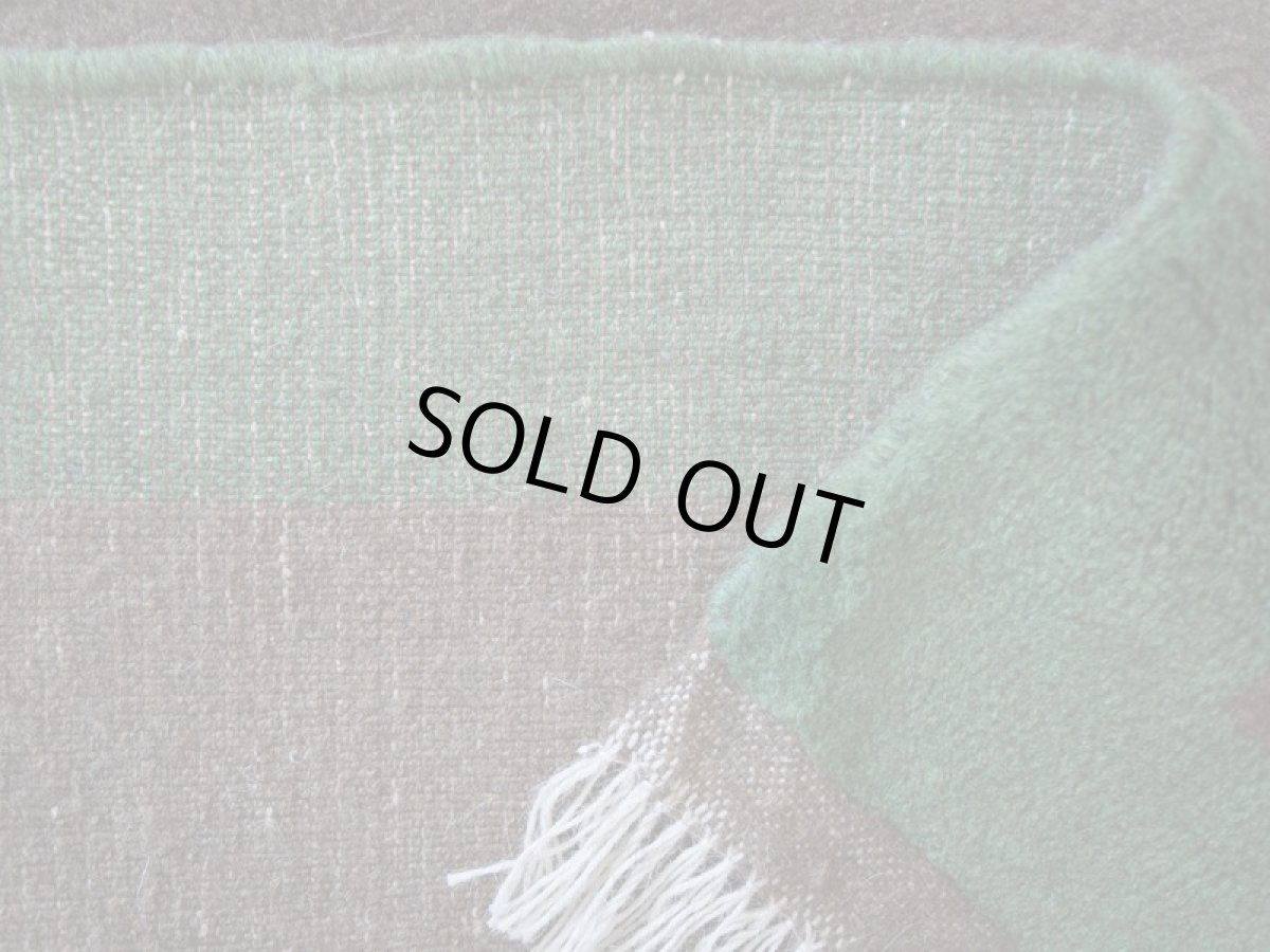 画像16: 新品 ペルシャ ギャッベ 縦1.5m 横1.1m 1.6㎡ 2人掛けソファ サイズ 149 × 107 cm No.R450 肉厚 天然 ウール ギャベ 手織り ハンドメイド ラグ 絨毯 カーペット ソファの足元やベッドサイドに ブラウン 茶 グリーン 緑 マルチカラー n-r450-149107h57-001 (16)