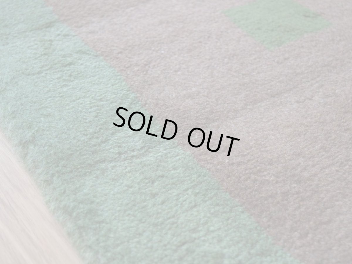 画像12: 新品 ペルシャ ギャッベ 縦1.5m 横1.1m 1.6㎡ 2人掛けソファ サイズ 149 × 107 cm No.R450 肉厚 天然 ウール ギャベ 手織り ハンドメイド ラグ 絨毯 カーペット ソファの足元やベッドサイドに ブラウン 茶 グリーン 緑 マルチカラー n-r450-149107h57-001 (12)