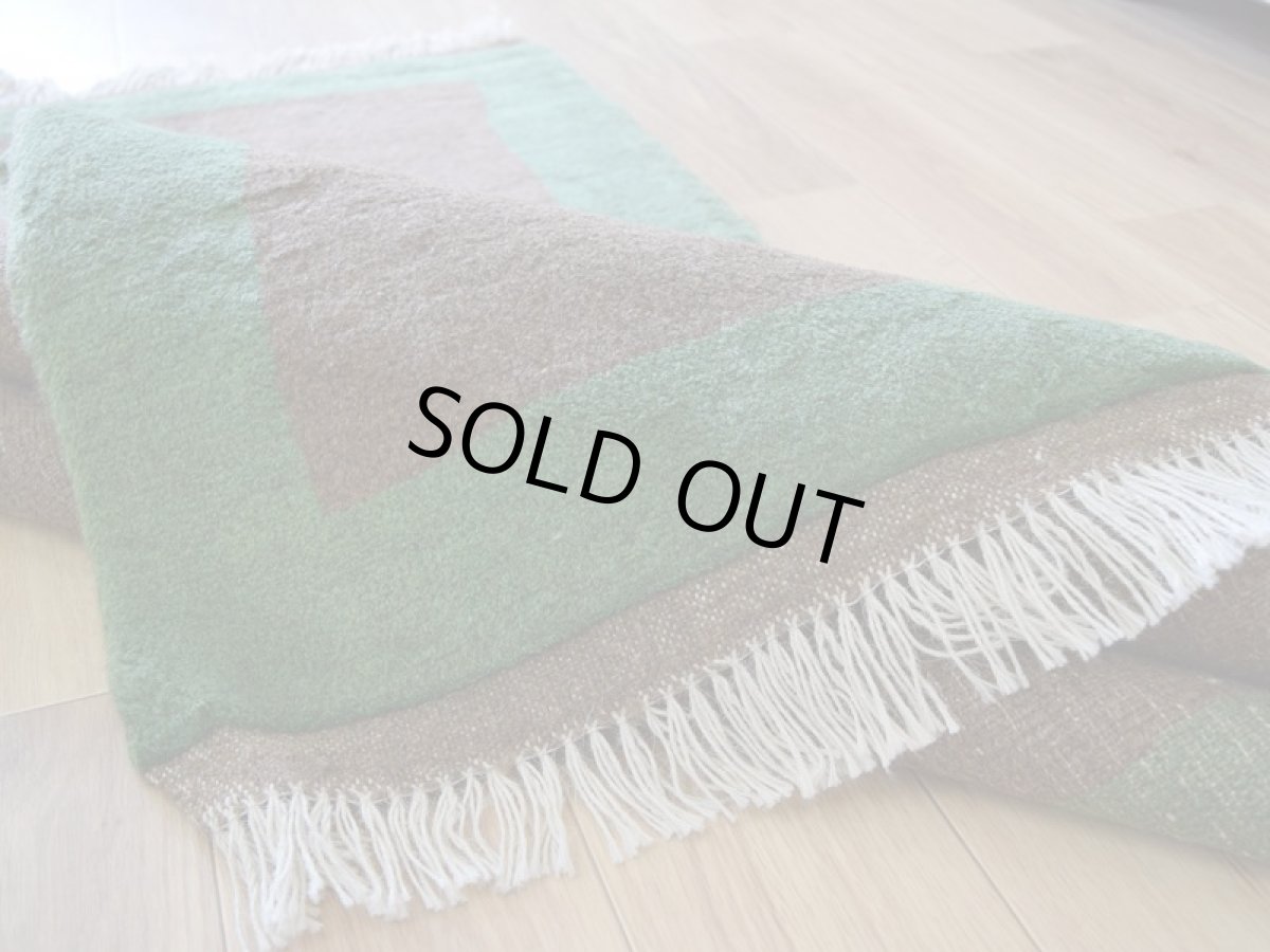 画像14: 新品 ペルシャ ギャッベ 縦1.5m 横1.1m 1.6㎡ 2人掛けソファ サイズ 149 × 107 cm No.R450 肉厚 天然 ウール ギャベ 手織り ハンドメイド ラグ 絨毯 カーペット ソファの足元やベッドサイドに ブラウン 茶 グリーン 緑 マルチカラー n-r450-149107h57-001 (14)