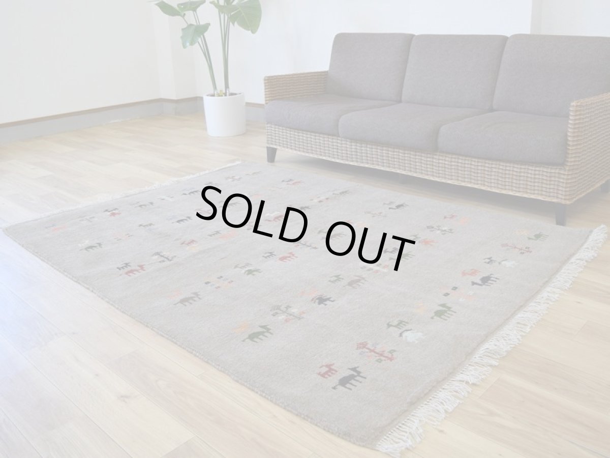 画像2: 新品 ペルシャ ギャッベ 縦2m 横1.5m 3㎡ 〜3帖 リビング ダイニング 2-3人掛けソファ サイズ 196 × 146 cm No.R417 肉厚 天然 ウール ギャベ 手織り ハンドメイド ラグ 絨毯 カーペット リビングダイニングルームやベッドサイドに ライトグレー ベージュ n-r417-196146h051-002 (2)