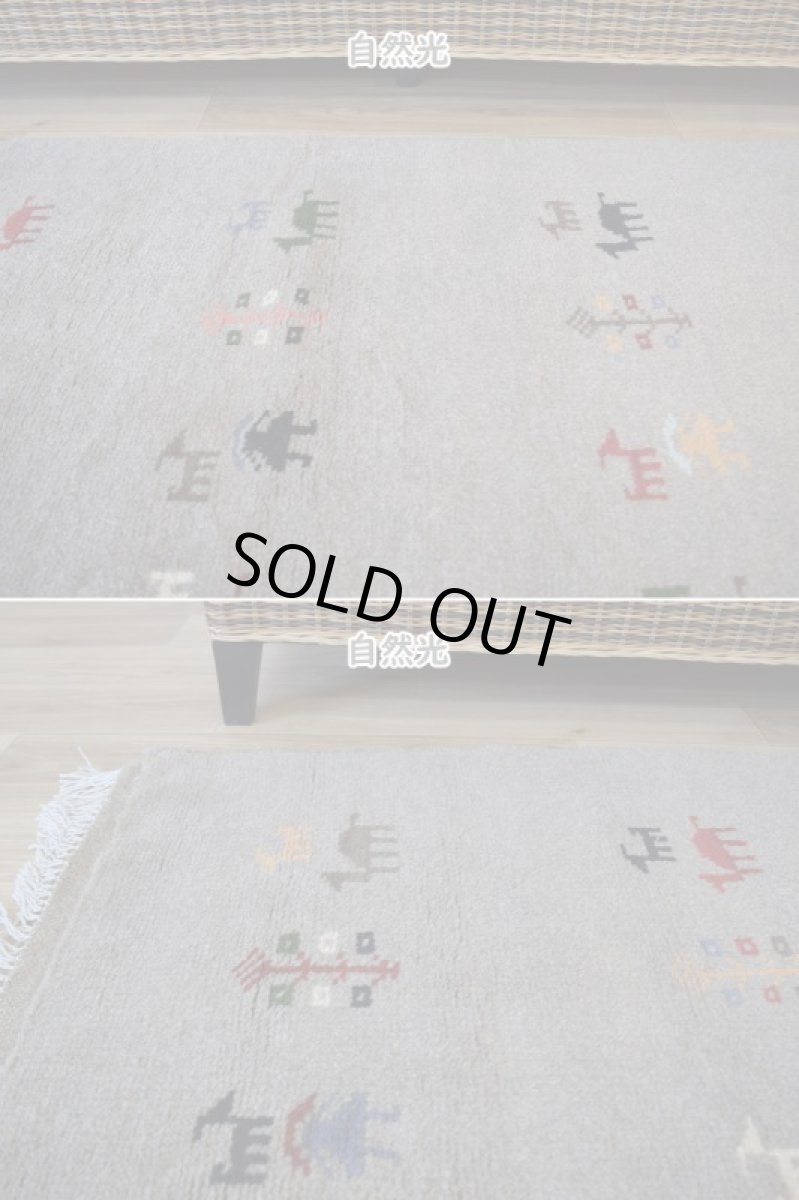 画像4: 新品 ペルシャ ギャッベ 縦2m 横1.5m 3㎡ 〜3帖 リビング ダイニング 2-3人掛けソファ サイズ 196 × 146 cm No.R417 肉厚 天然 ウール ギャベ 手織り ハンドメイド ラグ 絨毯 カーペット リビングダイニングルームやベッドサイドに ライトグレー ベージュ n-r417-196146h051-002 (4)