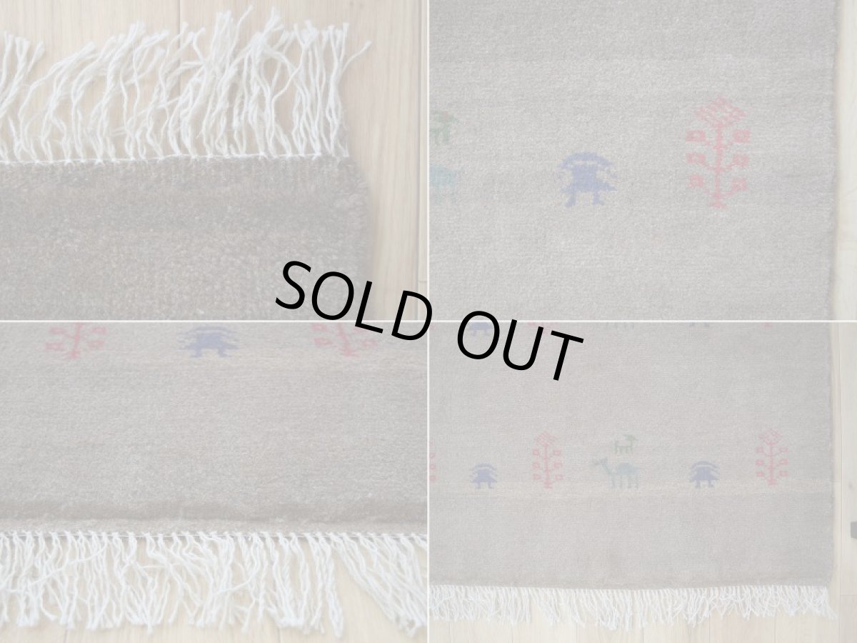 画像19: 新品 ペルシャ ギャッベ 縦2m 横1.4m 2.6㎡ リビング ダイニング 2-3人掛けソファ サイズ 190 × 133 cm No.R413 肉厚 天然 ウール ギャベ 手織り ハンドメイド ラグ 絨毯 カーペット リビングダイニングルームやベッドサイドに ライトブラウン 茶 動物 植物柄 n-r413-190133h031-071 (19)