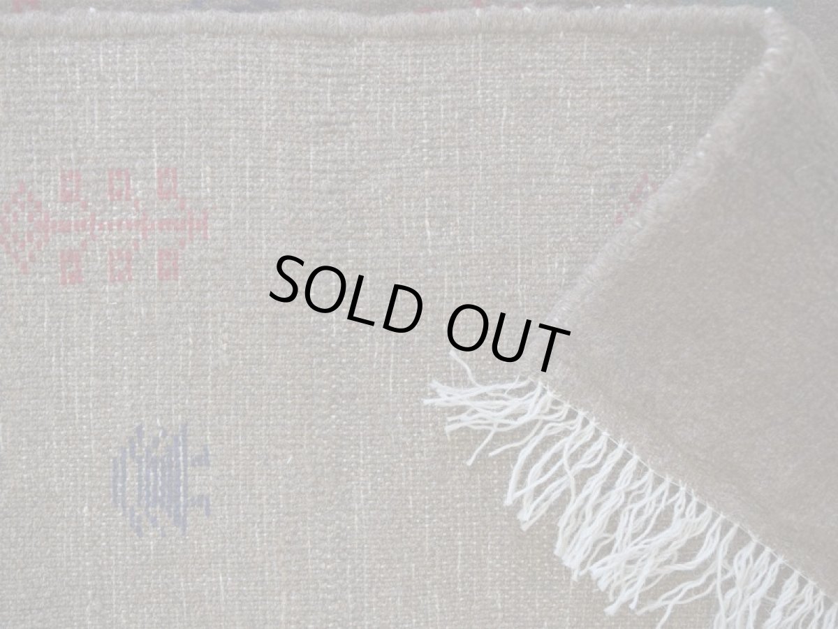 画像16: 新品 ペルシャ ギャッベ 縦2m 横1.4m 2.6㎡ リビング ダイニング 2-3人掛けソファ サイズ 190 × 133 cm No.R413 肉厚 天然 ウール ギャベ 手織り ハンドメイド ラグ 絨毯 カーペット リビングダイニングルームやベッドサイドに ライトブラウン 茶 動物 植物柄 n-r413-190133h031-071 (16)