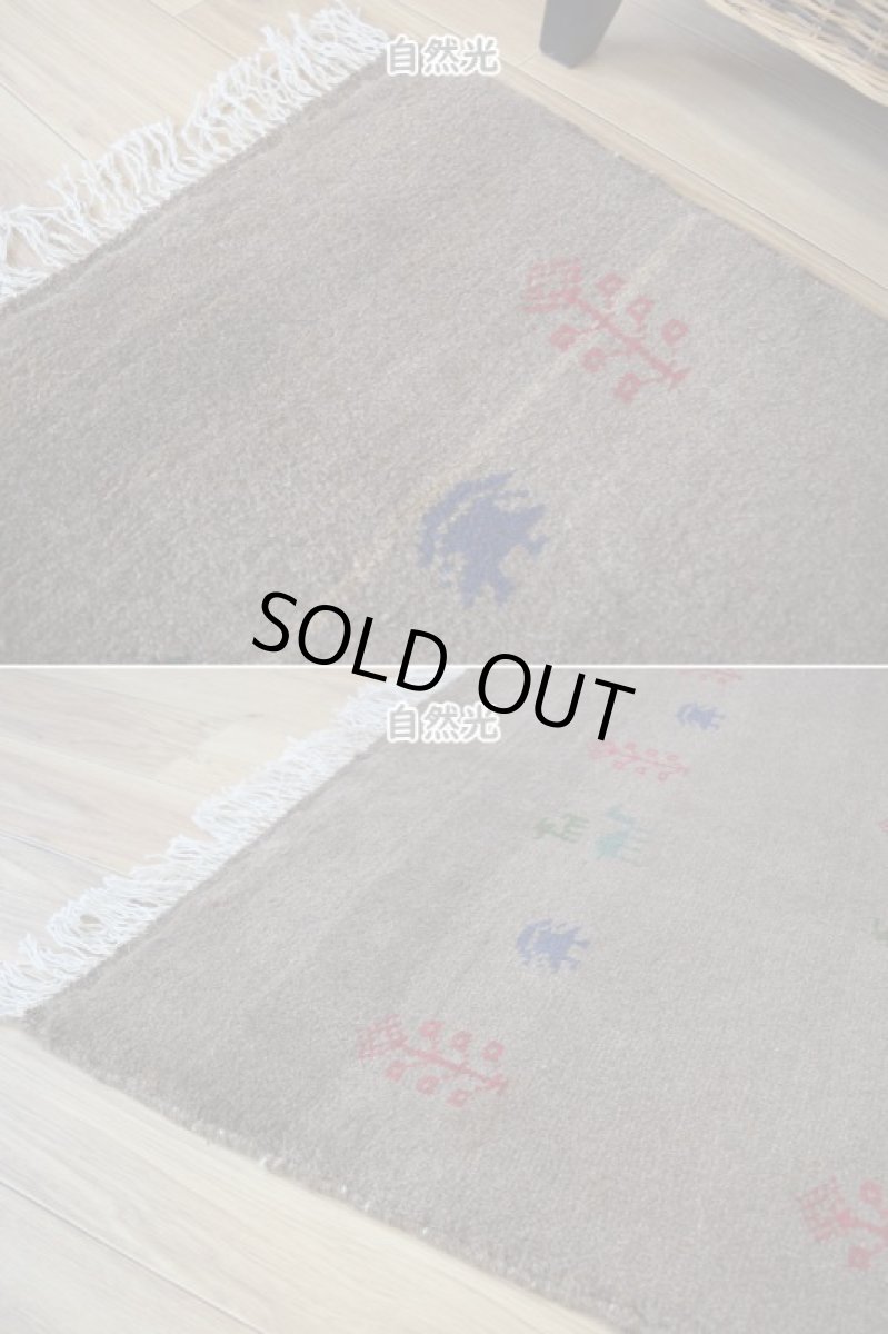 画像8: 新品 ペルシャ ギャッベ 縦2m 横1.4m 2.6㎡ リビング ダイニング 2-3人掛けソファ サイズ 190 × 133 cm No.R413 肉厚 天然 ウール ギャベ 手織り ハンドメイド ラグ 絨毯 カーペット リビングダイニングルームやベッドサイドに ライトブラウン 茶 動物 植物柄 n-r413-190133h031-071 (8)