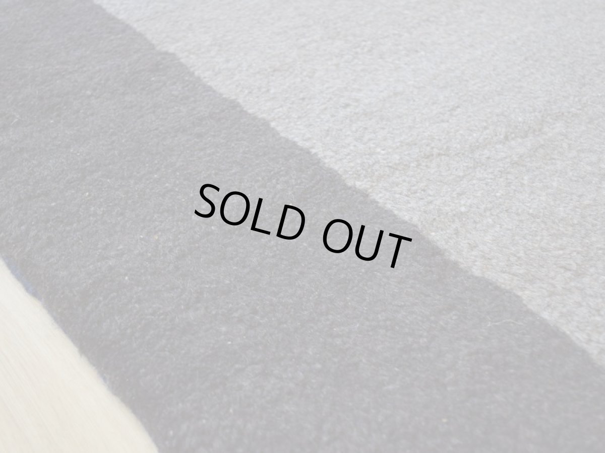 画像13: 新品 ペルシャ ギャッベ 縦2m 横1.3m 2.3㎡ リビング ダイニング 2-3人掛けソファ サイズ 180 × 127 cm No.R406 肉厚 天然 ウール ギャベ 手織り ハンドメイド ラグ 絨毯 カーペット リビングダイニングルームやベッドサイドに 濃茶 ブラウン 黒 グレー 灰 ねずみ色 n-r406-180127h021-061 (13)