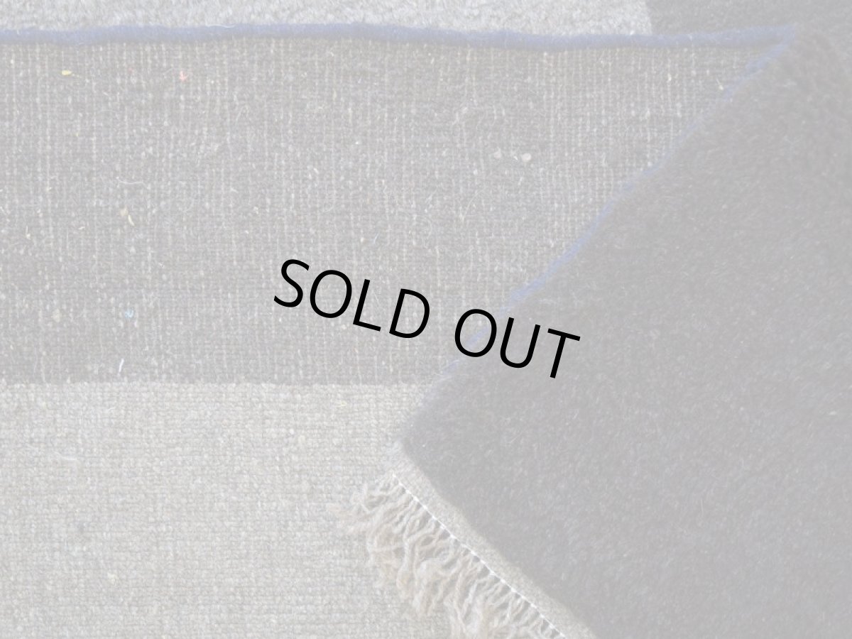 画像16: 新品 ペルシャ ギャッベ 縦2m 横1.3m 2.3㎡ リビング ダイニング 2-3人掛けソファ サイズ 180 × 127 cm No.R406 肉厚 天然 ウール ギャベ 手織り ハンドメイド ラグ 絨毯 カーペット リビングダイニングルームやベッドサイドに 濃茶 ブラウン 黒 グレー 灰 ねずみ色 n-r406-180127h021-061 (16)