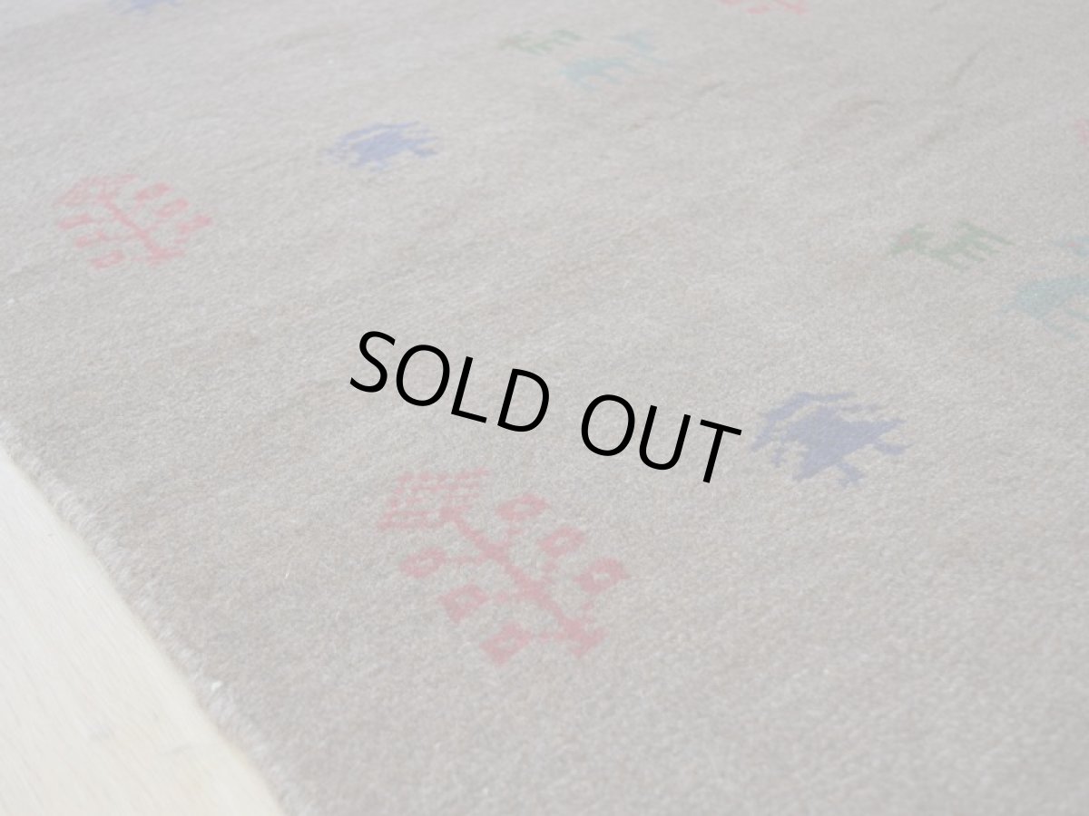 画像13: 新品 ペルシャ ギャッベ 縦2m 横1.4m 2.6㎡ リビング ダイニング 2-3人掛けソファ サイズ 190 × 133 cm No.R413 肉厚 天然 ウール ギャベ 手織り ハンドメイド ラグ 絨毯 カーペット リビングダイニングルームやベッドサイドに ライトブラウン 茶 動物 植物柄 n-r413-190133h031-071 (13)