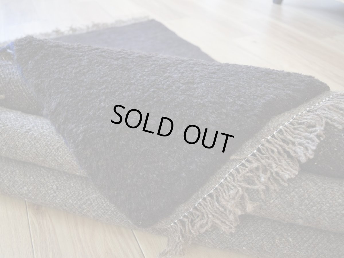 画像15: 新品 ペルシャ ギャッベ 縦2m 横1.3m 2.3㎡ リビング ダイニング 2-3人掛けソファ サイズ 180 × 127 cm No.R406 肉厚 天然 ウール ギャベ 手織り ハンドメイド ラグ 絨毯 カーペット リビングダイニングルームやベッドサイドに 濃茶 ブラウン 黒 グレー 灰 ねずみ色 n-r406-180127h021-061 (15)