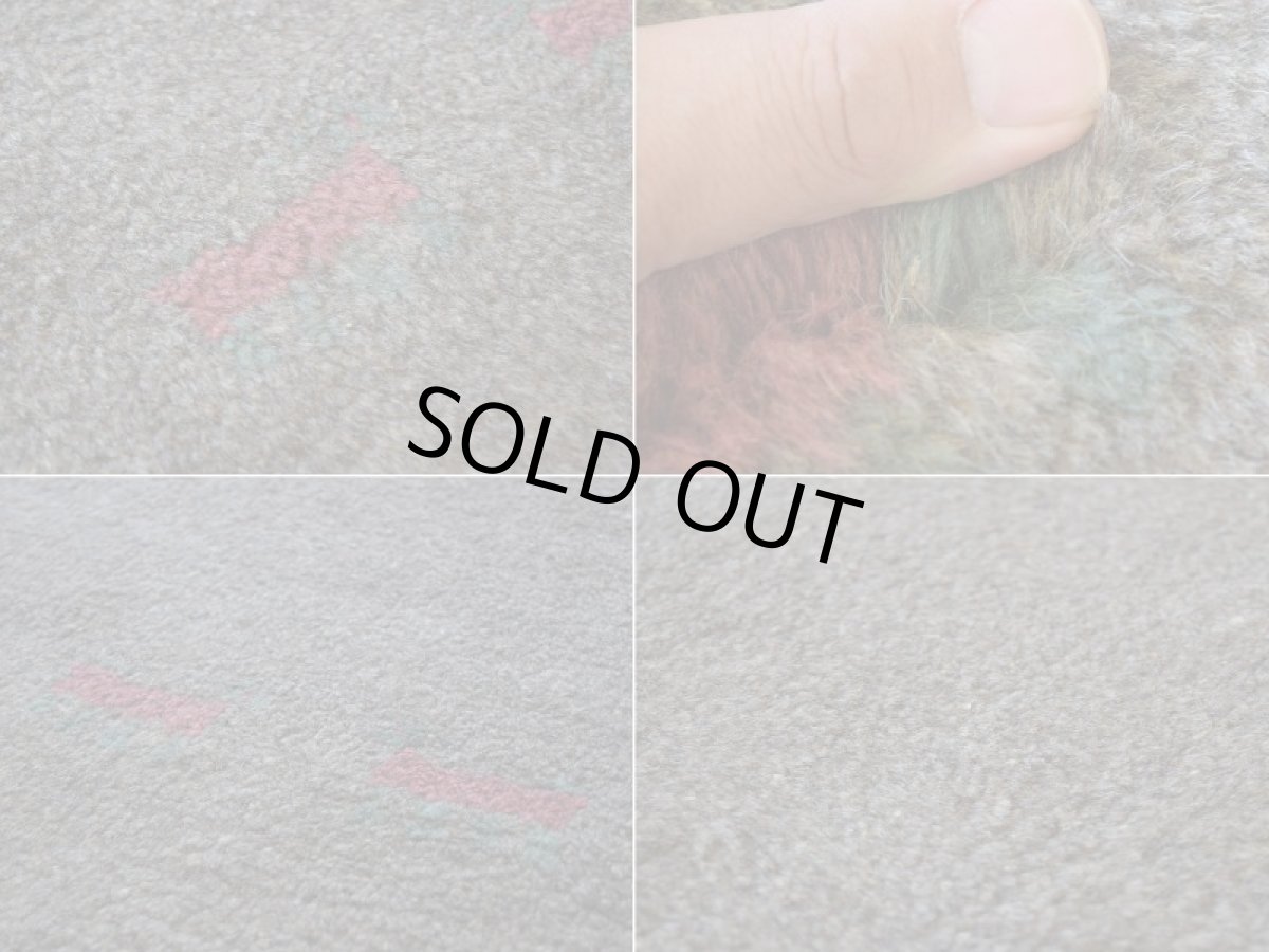 画像17: 新品 ペルシャ ギャッベ 縦2m 横1.3m 2.3㎡ リビング ダイニング 2-3人掛けソファ サイズ 180 × 127 cm No.R406 肉厚 天然 ウール ギャベ 手織り ハンドメイド ラグ 絨毯 カーペット リビングダイニングルームやベッドサイドに 濃茶 ブラウン 黒 グレー 灰 ねずみ色 n-r406-180127h021-061 (17)