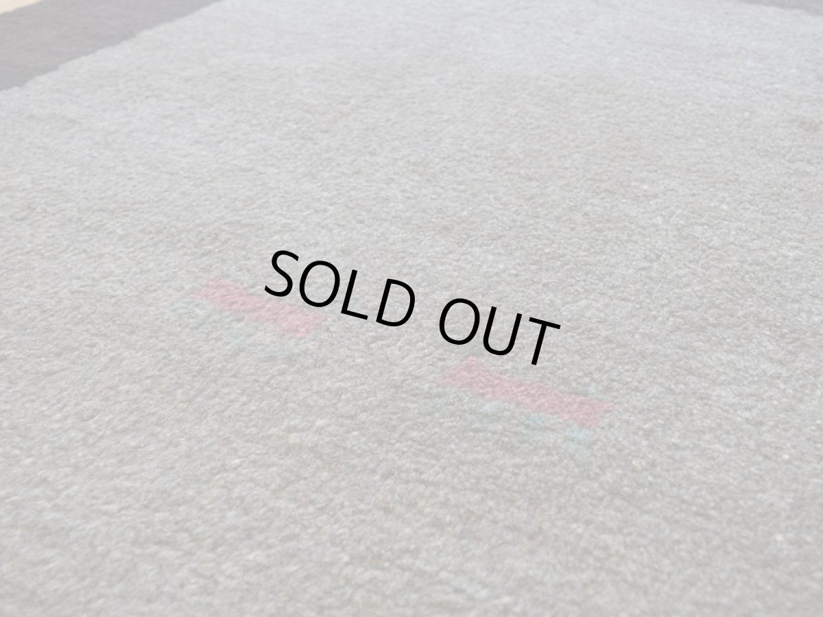 画像10: 新品 ペルシャ ギャッベ 縦2m 横1.3m 2.3㎡ リビング ダイニング 2-3人掛けソファ サイズ 180 × 127 cm No.R406 肉厚 天然 ウール ギャベ 手織り ハンドメイド ラグ 絨毯 カーペット リビングダイニングルームやベッドサイドに 濃茶 ブラウン 黒 グレー 灰 ねずみ色 n-r406-180127h021-061 (10)