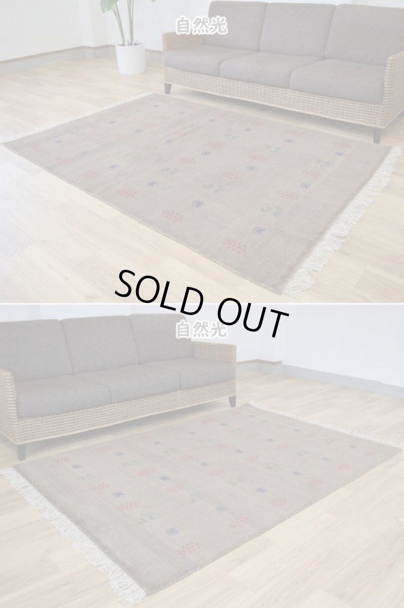 画像5: 新品 ペルシャ ギャッベ 縦2m 横1.4m 2.6㎡ リビング ダイニング 2-3人掛けソファ サイズ 190 × 133 cm No.R413 肉厚 天然 ウール ギャベ 手織り ハンドメイド ラグ 絨毯 カーペット リビングダイニングルームやベッドサイドに ライトブラウン 茶 動物 植物柄 n-r413-190133h031-071 (5)