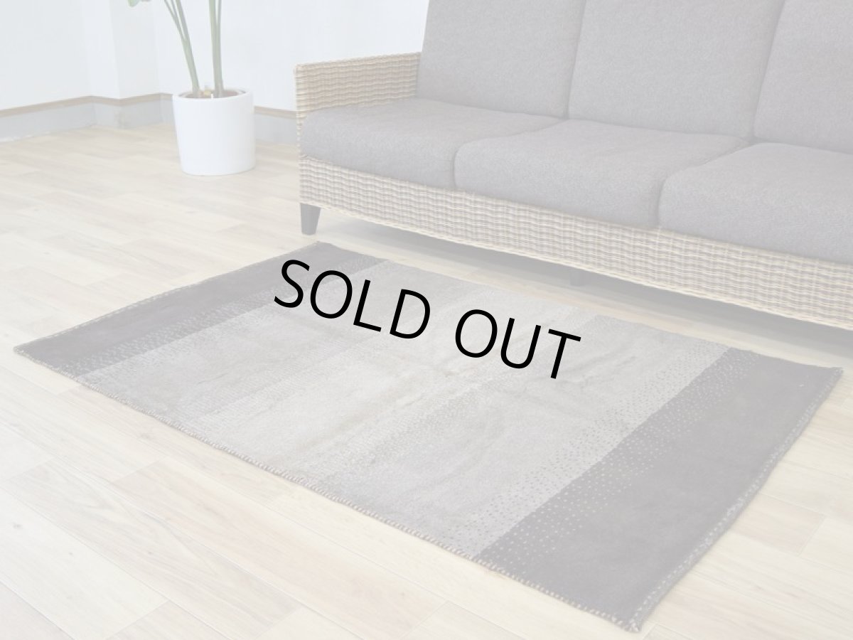 画像2: 新品 ペルシャ ギャッベ 縦1.5m 横1m 2人掛けソファ サイズ 147 × 94 cm No.1442 肉厚 天然 草木染 ウール ギャベ 手織り ハンドメイド ラグ 絨毯 カーペット ソファの足元やベッドサイドに ブラウン 茶 グレー ベージュ n-1442-147094s011-051 (2)