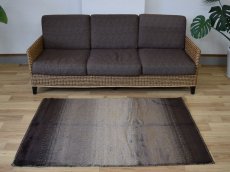 画像1: 新品 ペルシャ ギャッベ 縦1.5m 横1m 2人掛けソファ サイズ 148 × 100 cm No.1443 肉厚 天然 草木染 ウール ギャベ 手織り ハンドメイド ラグ 絨毯 カーペット ソファの足元やベッドサイドに ブラウン 茶 グレー ベージュ グラデーション n-1443-148100s011-051 (1)