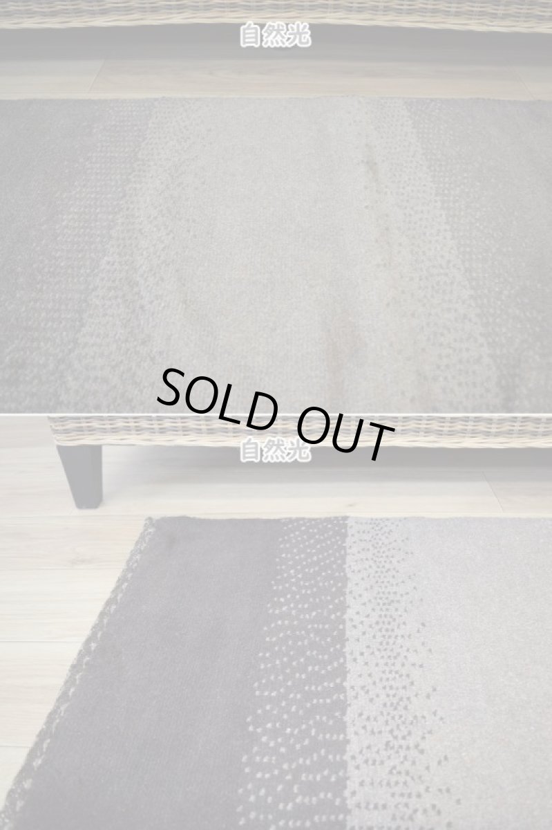 画像4: 新品 ペルシャ ギャッベ 縦1.5m 横1m 2人掛けソファ サイズ 147 × 94 cm No.1442 肉厚 天然 草木染 ウール ギャベ 手織り ハンドメイド ラグ 絨毯 カーペット ソファの足元やベッドサイドに ブラウン 茶 グレー ベージュ n-1442-147094s011-051 (4)