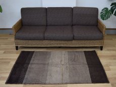 画像1: 新品 ペルシャ ギャッベ 縦1.5m 横1m 2人掛けソファ サイズ 147 × 94 cm No.1442 肉厚 天然 草木染 ウール ギャベ 手織り ハンドメイド ラグ 絨毯 カーペット ソファの足元やベッドサイドに ブラウン 茶 グレー ベージュ n-1442-147094s011-051 (1)