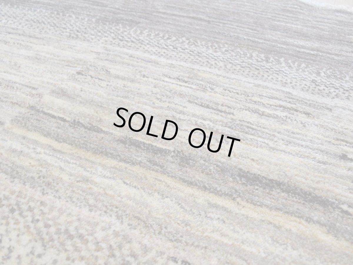 画像10: 新品 ペルシャ ギャッベ 縦2.4m 横1.7m 4.1㎡ 〜3帖 リビング ダイニング 2-3人掛けソファ サイズ 237 × 170 cm No.1949 肉厚 天然 ウール ギャベ 手織り ハンドメイド ラグ 絨毯 カーペット リビングダイニングルームやベッドサイドに 生成り ベージュ 茶 グレー グラデーション n-1949-237170s033-024 (10)