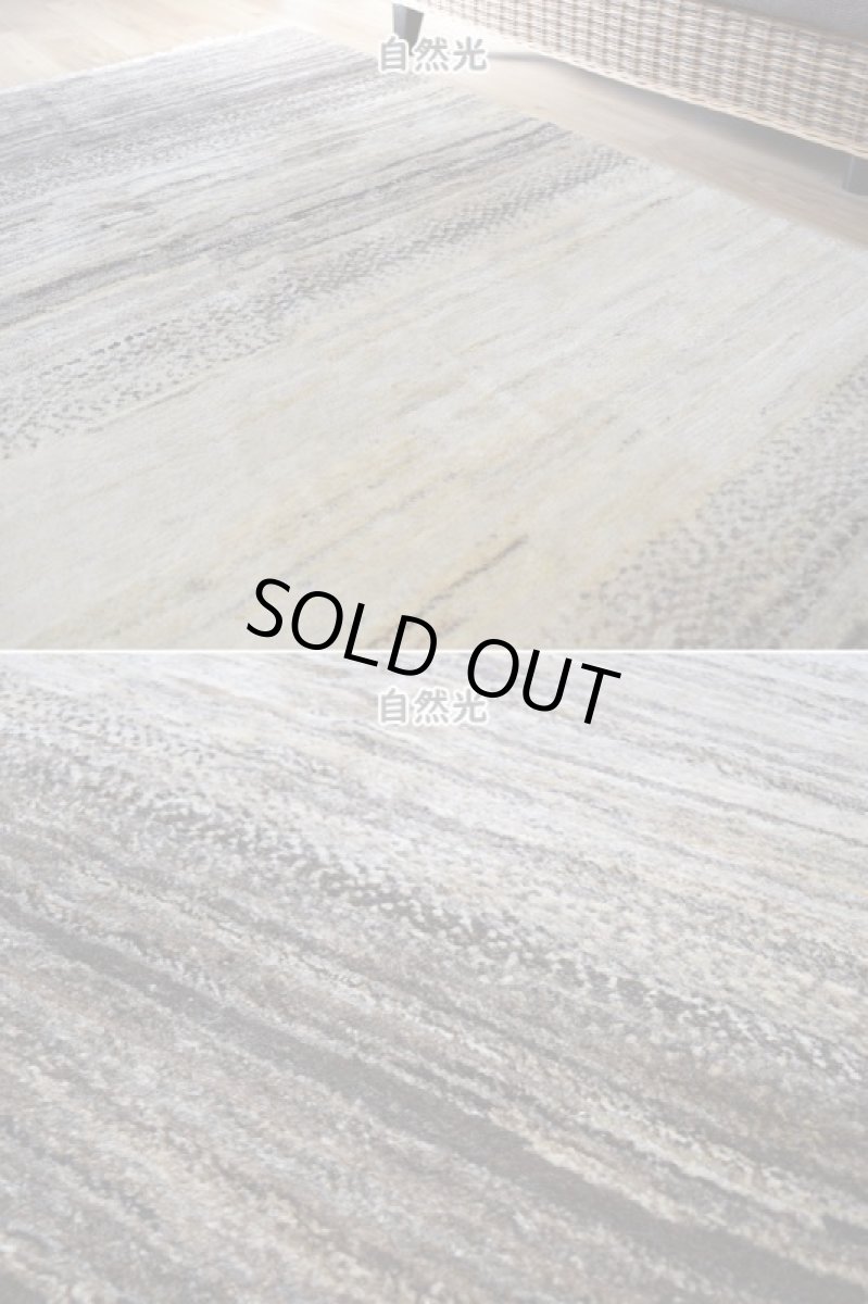 画像7: 新品 ペルシャ ギャッベ 縦2.4m 横1.7m 4.1㎡ 〜3帖 リビング ダイニング 2-3人掛けソファ サイズ 237 × 170 cm No.1949 肉厚 天然 ウール ギャベ 手織り ハンドメイド ラグ 絨毯 カーペット リビングダイニングルームやベッドサイドに 生成り ベージュ 茶 グレー グラデーション n-1949-237170s033-024 (7)