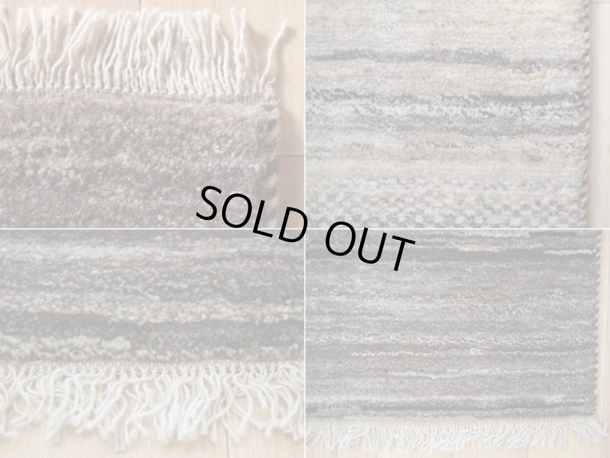 画像19: 新品 ペルシャ ギャッベ 縦2.4m 横1.7m 4.1㎡ 〜3帖 リビング ダイニング 2-3人掛けソファ サイズ 237 × 170 cm No.1949 肉厚 天然 ウール ギャベ 手織り ハンドメイド ラグ 絨毯 カーペット リビングダイニングルームやベッドサイドに 生成り ベージュ 茶 グレー グラデーション n-1949-237170s033-024 (19)