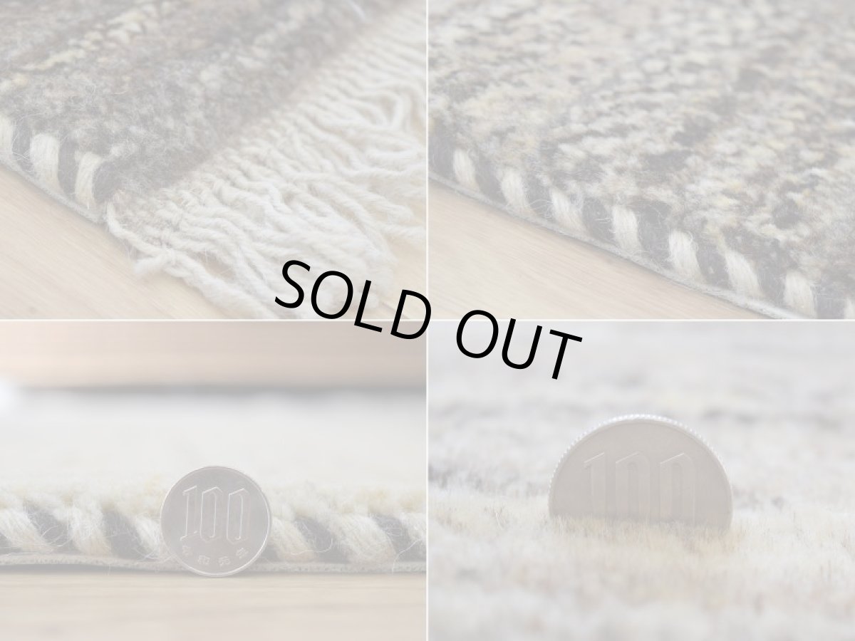 画像20: 新品 ペルシャ ギャッベ 縦2.4m 横1.7m 4.1㎡ 〜3帖 リビング ダイニング 2-3人掛けソファ サイズ 237 × 170 cm No.1949 肉厚 天然 ウール ギャベ 手織り ハンドメイド ラグ 絨毯 カーペット リビングダイニングルームやベッドサイドに 生成り ベージュ 茶 グレー グラデーション n-1949-237170s033-024 (20)