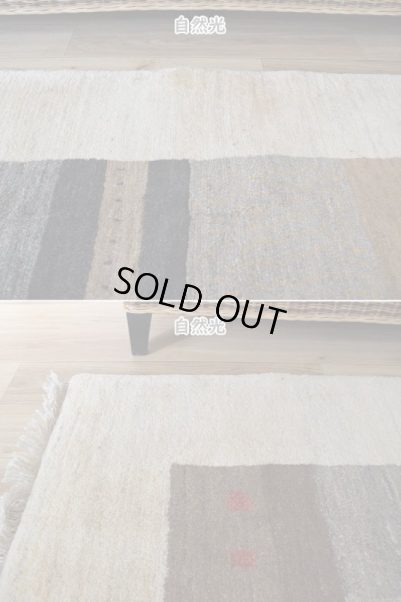 画像4: 新品 ペルシャ ギャッベ 縦2m 横1.5m 3㎡ 〜3帖 リビング ダイニング 2-3人掛けソファ サイズ 202 × 149 cm No.1940 肉厚 天然 草木染 ウール ギャベ 手織り ハンドメイド ラグ 絨毯 カーペット リビングダイニングルームやベッドサイドに 生成り クリーム ベージュ ブラウン 原毛系 n-1940-202149s123-024 (4)