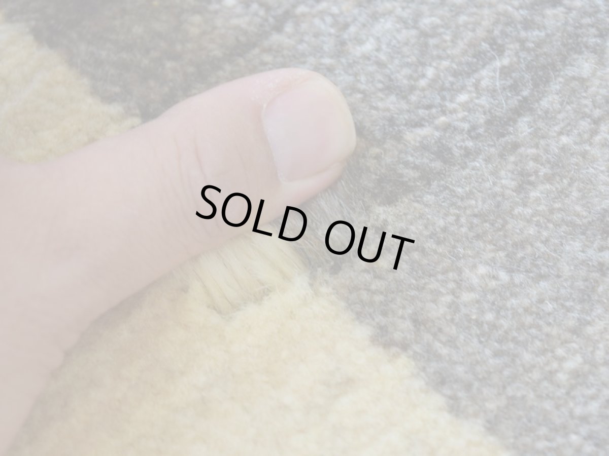 画像11: 新品 ペルシャ ギャッベ 縦2m 横1.5m 3㎡ 〜3帖 リビング ダイニング 2-3人掛けソファ サイズ 202 × 149 cm No.1940 肉厚 天然 草木染 ウール ギャベ 手織り ハンドメイド ラグ 絨毯 カーペット リビングダイニングルームやベッドサイドに 生成り クリーム ベージュ ブラウン 原毛系 n-1940-202149s123-024 (11)