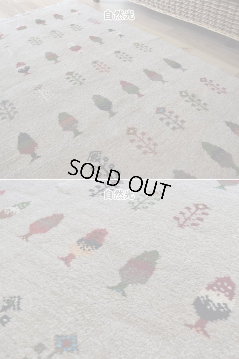 画像7: 新品 ペルシャ ギャッベ 縦2m 横1.4m 2.6㎡ リビング ダイニング 2-3人掛けソファ サイズ 183 × 138 cm No.R430 肉厚 天然 ウール ギャベ 手織り ハンドメイド ラグ 絨毯 カーペット リビングダイニングルームやベッドサイドに ライトグレー ベージュ 生命の樹 糸杉 植物柄 n-r430-183138h031-071 (7)