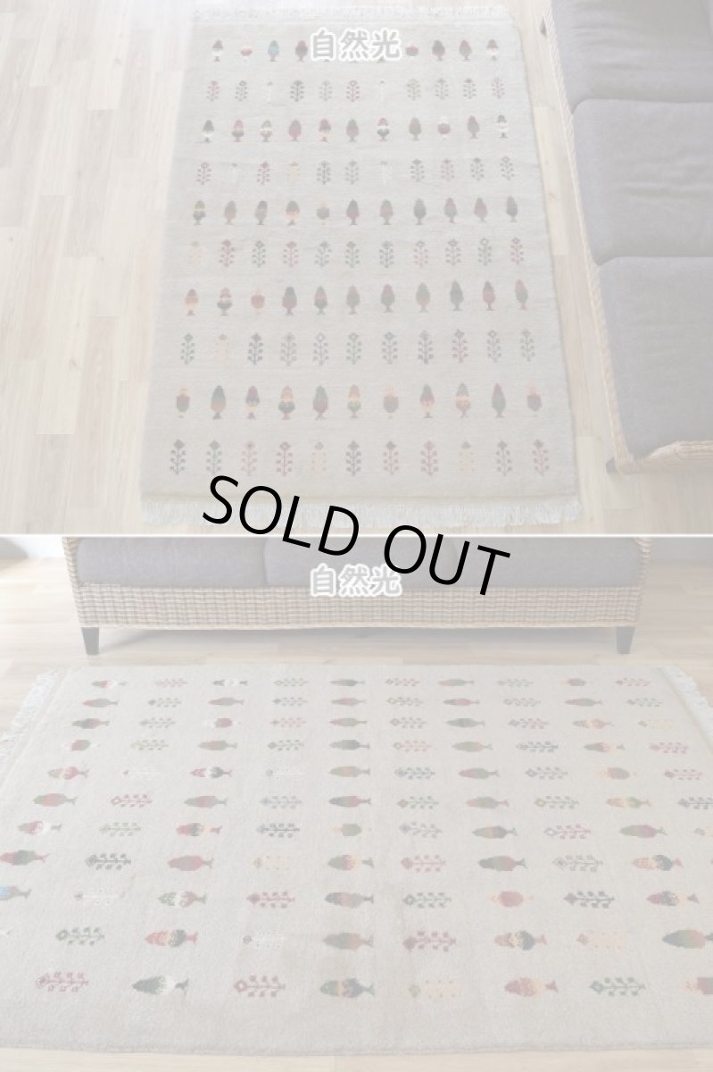 画像3: 新品 ペルシャ ギャッベ 縦2m 横1.4m 2.6㎡ リビング ダイニング 2-3人掛けソファ サイズ 183 × 138 cm No.R430 肉厚 天然 ウール ギャベ 手織り ハンドメイド ラグ 絨毯 カーペット リビングダイニングルームやベッドサイドに ライトグレー ベージュ 生命の樹 糸杉 植物柄 n-r430-183138h031-071 (3)