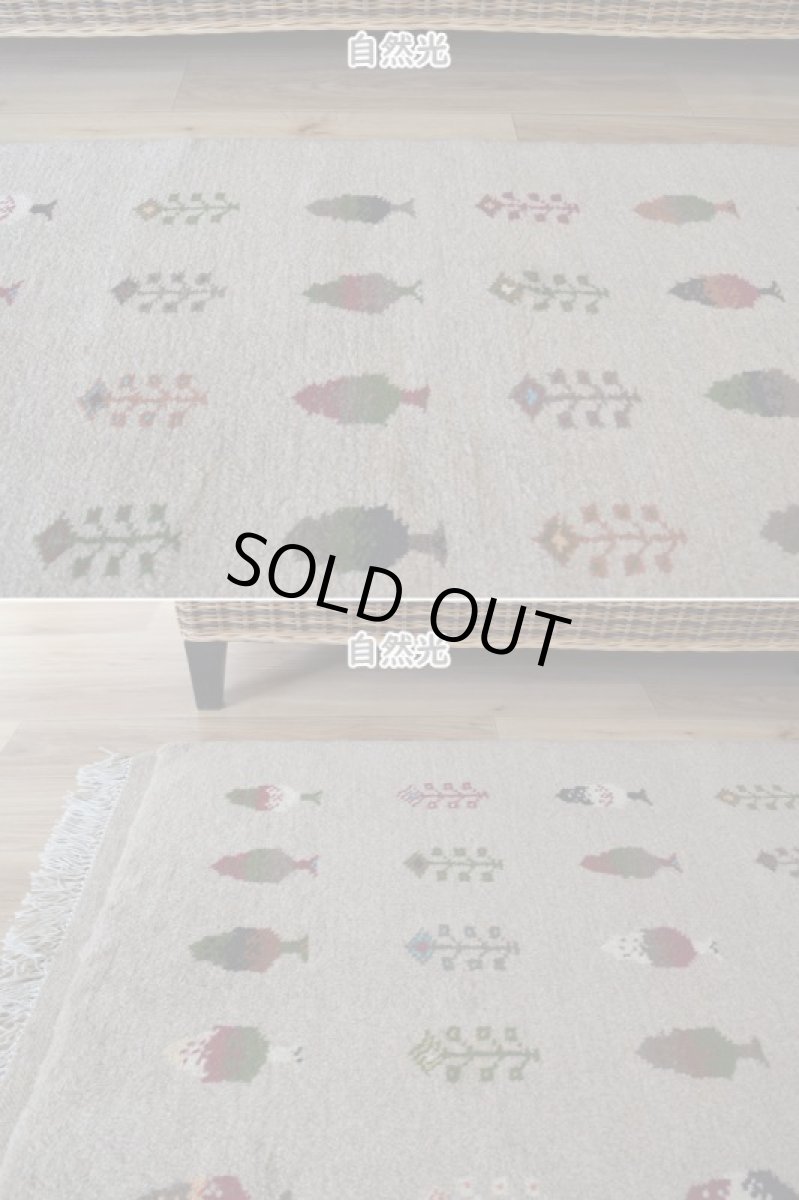 画像4: 新品 ペルシャ ギャッベ 縦2m 横1.4m 2.6㎡ リビング ダイニング 2-3人掛けソファ サイズ 183 × 138 cm No.R430 肉厚 天然 ウール ギャベ 手織り ハンドメイド ラグ 絨毯 カーペット リビングダイニングルームやベッドサイドに ライトグレー ベージュ 生命の樹 糸杉 植物柄 n-r430-183138h031-071 (4)