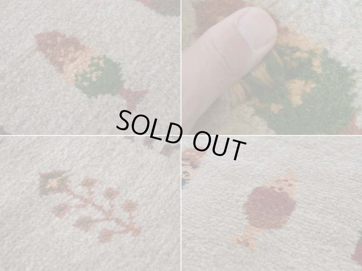 画像17: 新品 ペルシャ ギャッベ 縦2m 横1.4m 2.6㎡ リビング ダイニング 2-3人掛けソファ サイズ 183 × 138 cm No.R430 肉厚 天然 ウール ギャベ 手織り ハンドメイド ラグ 絨毯 カーペット リビングダイニングルームやベッドサイドに ライトグレー ベージュ 生命の樹 糸杉 植物柄 n-r430-183138h031-071 (17)