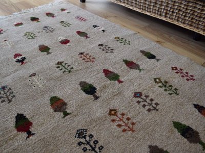 画像1: 新品 ペルシャ ギャッベ 縦2m 横1.4m 2.6㎡ リビング ダイニング 2-3人掛けソファ サイズ 183 × 138 cm No.R430 肉厚 天然 ウール ギャベ 手織り ハンドメイド ラグ 絨毯 カーペット リビングダイニングルームやベッドサイドに ライトグレー ベージュ 生命の樹 糸杉 植物柄 n-r430-183138h031-071