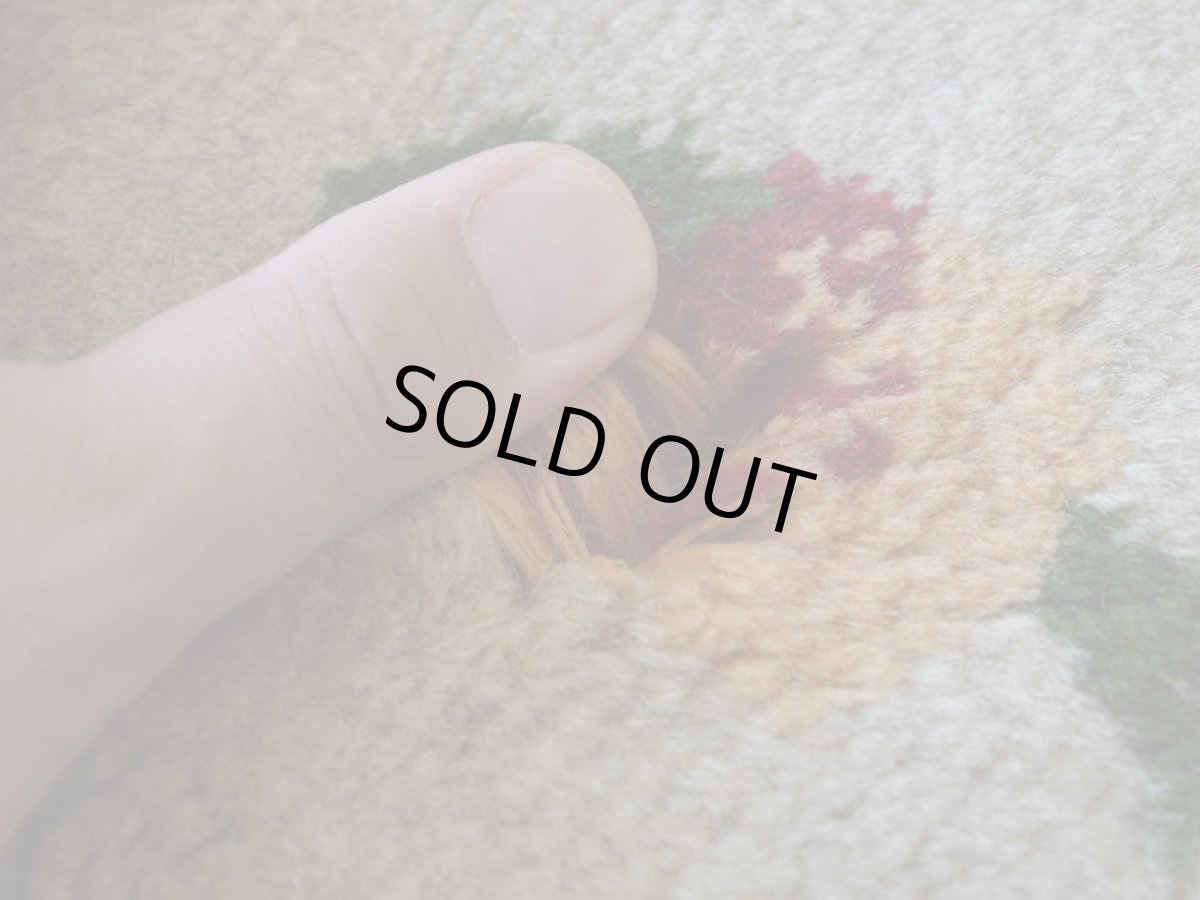 画像12: 新品 ペルシャ ギャッベ 縦2m 横1.4m 2.6㎡ リビング ダイニング 2-3人掛けソファ サイズ 183 × 138 cm No.R430 肉厚 天然 ウール ギャベ 手織り ハンドメイド ラグ 絨毯 カーペット リビングダイニングルームやベッドサイドに ライトグレー ベージュ 生命の樹 糸杉 植物柄 n-r430-183138h031-071 (12)