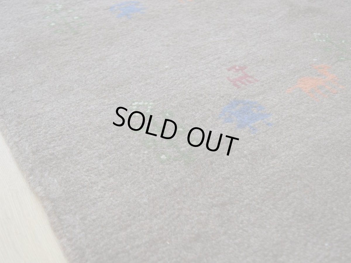 画像13: 新品 ペルシャ ギャッベ 縦2m 横1.6m 3㎡ 〜3帖 リビング ダイニング 2-3人掛けソファ サイズ 197 × 152 cm No.R426 肉厚 天然 ウール ギャベ 手織り ハンドメイド ラグ 絨毯 カーペット リビングダイニングルームやベッドサイドに ライトブラウン 茶 グレー n-r426-197152h051-002 (13)