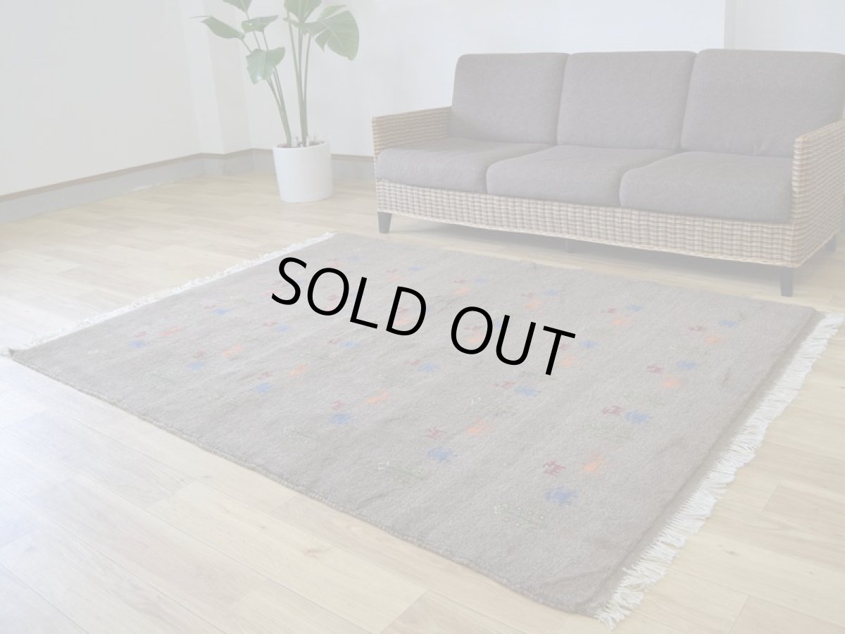 画像2: 新品 ペルシャ ギャッベ 縦2m 横1.6m 3㎡ 〜3帖 リビング ダイニング 2-3人掛けソファ サイズ 197 × 152 cm No.R426 肉厚 天然 ウール ギャベ 手織り ハンドメイド ラグ 絨毯 カーペット リビングダイニングルームやベッドサイドに ライトブラウン 茶 グレー n-r426-197152h051-002 (2)