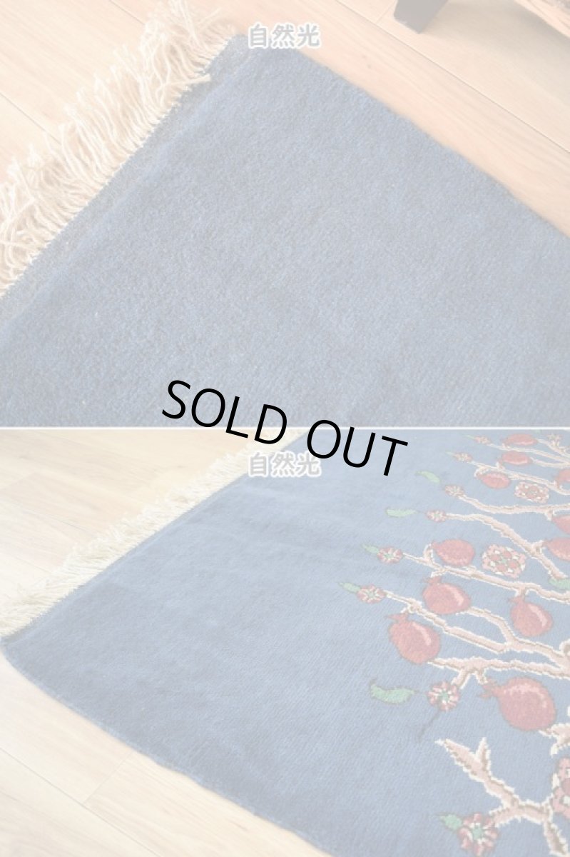 画像8: 新品 ペルシャ ギャッベ 縦2m 横1.4m 2.7㎡ リビング ダイニング 2-3人掛けソファ サイズ 190 × 140 cm No.RH12 肉厚 天然 ウール ギャベ 手織り ハンドメイド ラグ 絨毯 カーペット リビングダイニングルームやベッドサイドに ネイビー ブルー 生命の樹 ザクロ 柄 n-rh12-190140h041-081 (8)