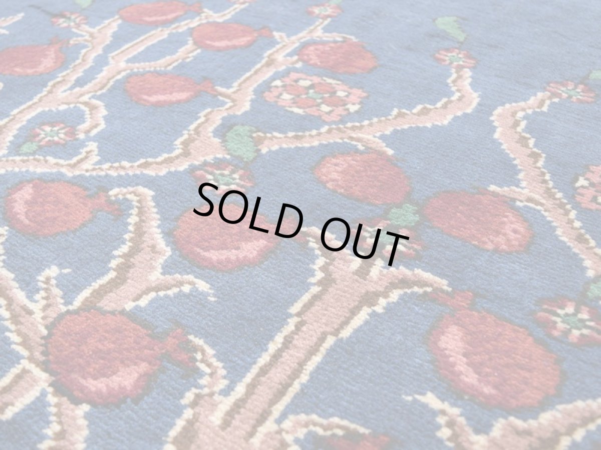 画像11: 新品 ペルシャ ギャッベ 縦2m 横1.4m 2.7㎡ リビング ダイニング 2-3人掛けソファ サイズ 190 × 140 cm No.RH12 肉厚 天然 ウール ギャベ 手織り ハンドメイド ラグ 絨毯 カーペット リビングダイニングルームやベッドサイドに ネイビー ブルー 生命の樹 ザクロ 柄 n-rh12-190140h041-081 (11)