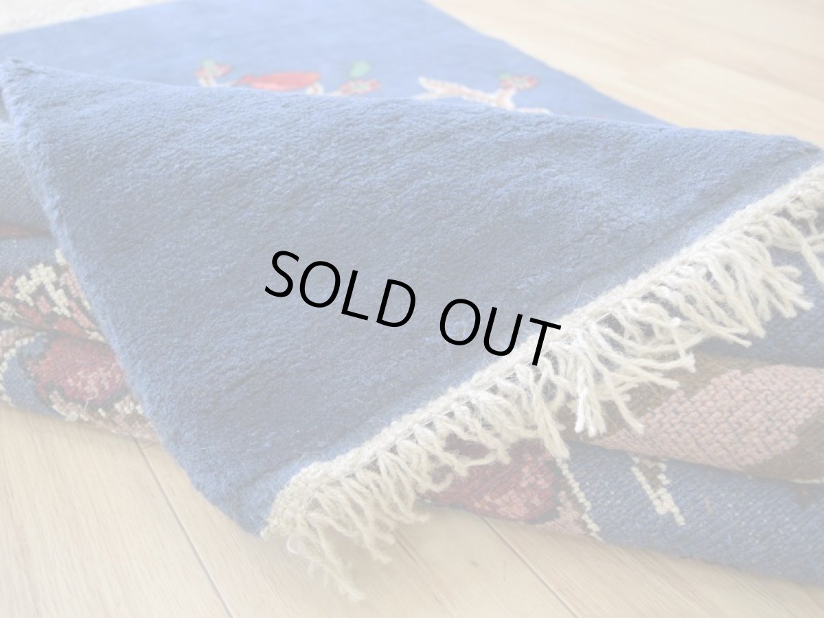 画像15: 新品 ペルシャ ギャッベ 縦2m 横1.4m 2.7㎡ リビング ダイニング 2-3人掛けソファ サイズ 190 × 140 cm No.RH12 肉厚 天然 ウール ギャベ 手織り ハンドメイド ラグ 絨毯 カーペット リビングダイニングルームやベッドサイドに ネイビー ブルー 生命の樹 ザクロ 柄 n-rh12-190140h041-081 (15)