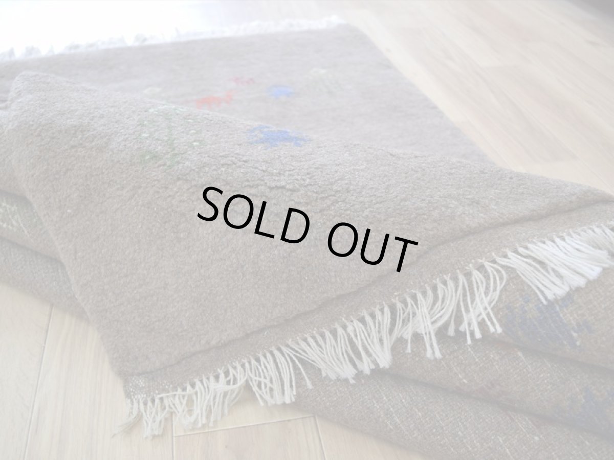 画像15: 新品 ペルシャ ギャッベ 縦2m 横1.6m 3㎡ 〜3帖 リビング ダイニング 2-3人掛けソファ サイズ 197 × 152 cm No.R426 肉厚 天然 ウール ギャベ 手織り ハンドメイド ラグ 絨毯 カーペット リビングダイニングルームやベッドサイドに ライトブラウン 茶 グレー n-r426-197152h051-002 (15)