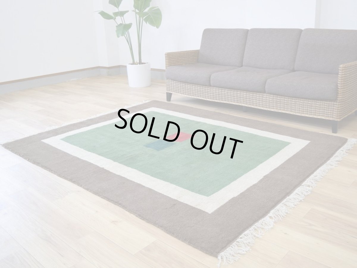 画像2: 新品 ペルシャ ギャッベ 縦2m 横1.6m 3㎡ 〜3帖 リビング ダイニング 2-3人掛けソファ サイズ 197 × 160 cm No.R432 肉厚 天然 ウール ギャベ 手織り ハンドメイド ラグ 絨毯 カーペット リビングダイニングルームやベッドサイドに チョコレートブラウン グリーン 緑 生成り クリーム n-r432-197160s051-002 (2)