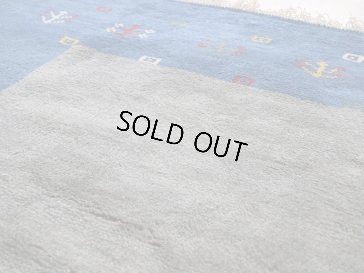 画像10: 新品 ペルシャ ギャッベ 縦2m 横2m 4㎡ 〜4.5帖 リビング ダイニング 2-3人掛けソファ 正方形 スクエア サイズ 205 × 204 cm No.1947 天然 草木染 肉厚 ウール ギャベ 手織り ハンドメイド ラグ 絨毯 カーペット リビングダイニングルームやベッドサイドに インディゴブルー 青 藍 n-1947-205205s033-034 (10)