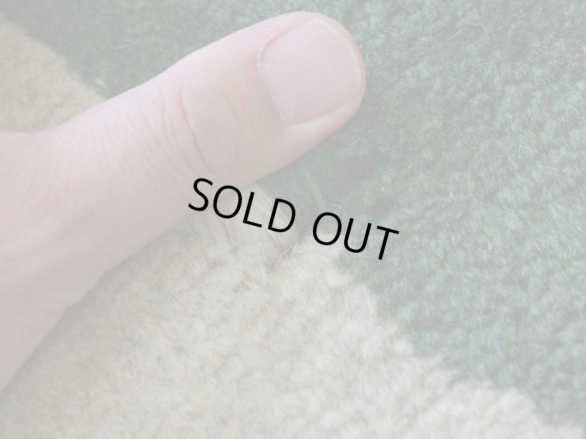 画像11: 新品 ペルシャ ギャッベ 縦2m 横1.6m 3㎡ 〜3帖 リビング ダイニング 2-3人掛けソファ サイズ 197 × 160 cm No.R432 肉厚 天然 ウール ギャベ 手織り ハンドメイド ラグ 絨毯 カーペット リビングダイニングルームやベッドサイドに チョコレートブラウン グリーン 緑 生成り クリーム n-r432-197160s051-002 (11)