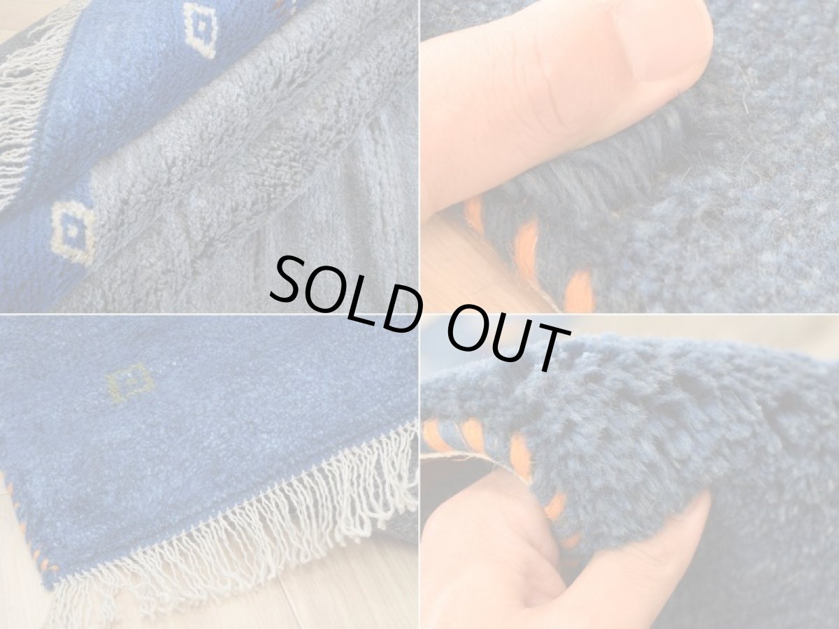 画像18: 新品 ペルシャ ギャッベ 縦2m 横2m 4㎡ 〜4.5帖 リビング ダイニング 2-3人掛けソファ 正方形 スクエア サイズ 205 × 204 cm No.1947 天然 草木染 肉厚 ウール ギャベ 手織り ハンドメイド ラグ 絨毯 カーペット リビングダイニングルームやベッドサイドに インディゴブルー 青 藍 n-1947-205205s033-034 (18)