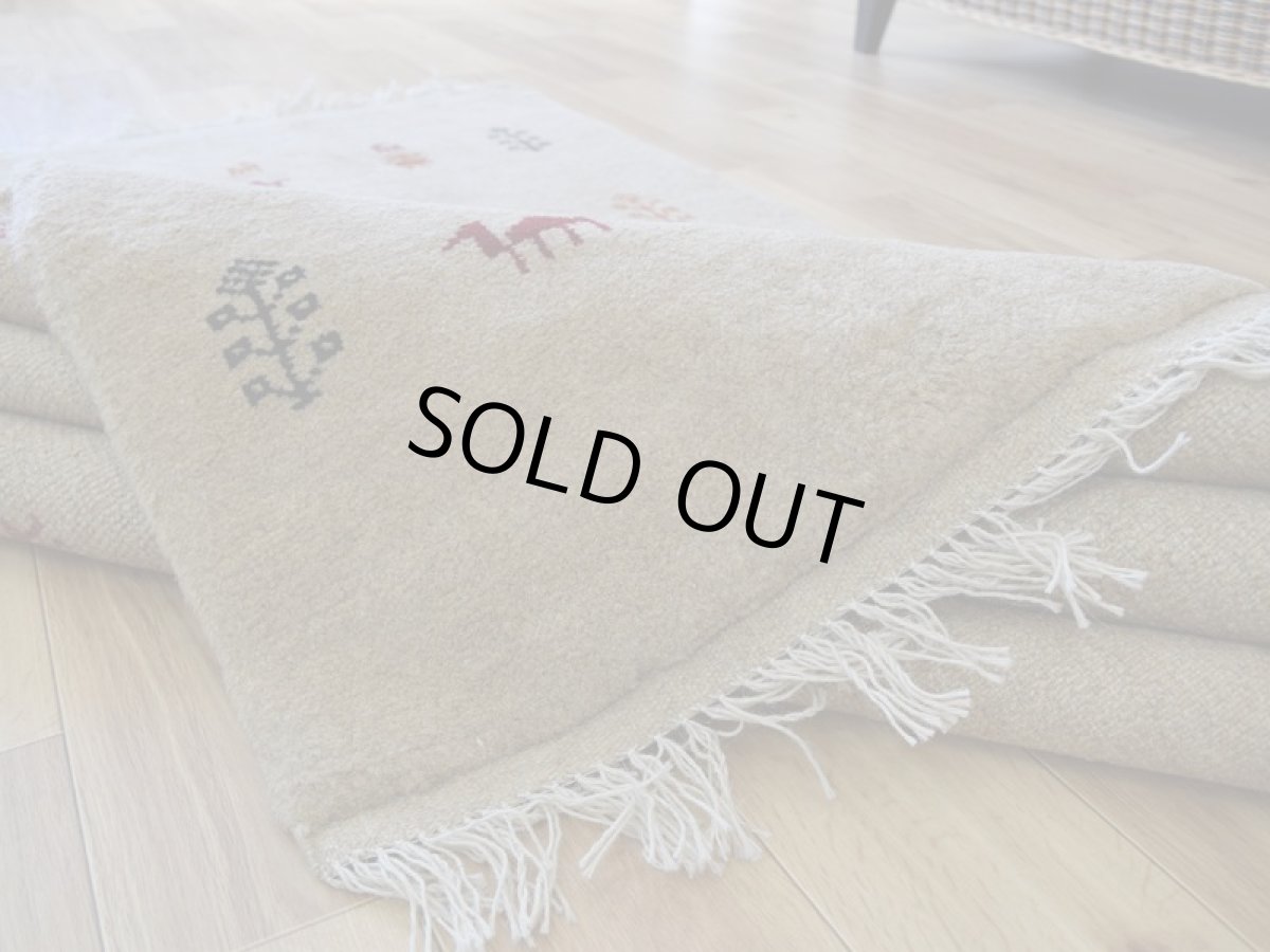 画像15: 新品 ペルシャ ギャッベ 縦2m 横1.5m 3㎡ 〜3帖 リビング ダイニング 2-3人掛けソファ サイズ 202 × 150 cm No.R418 肉厚 天然 ウール ギャベ 手織り ハンドメイド ラグ 絨毯 カーペット リビングダイニングルームやベッドサイドに ライトベージュ ライトグレー n-r418-202150h051-002 (15)