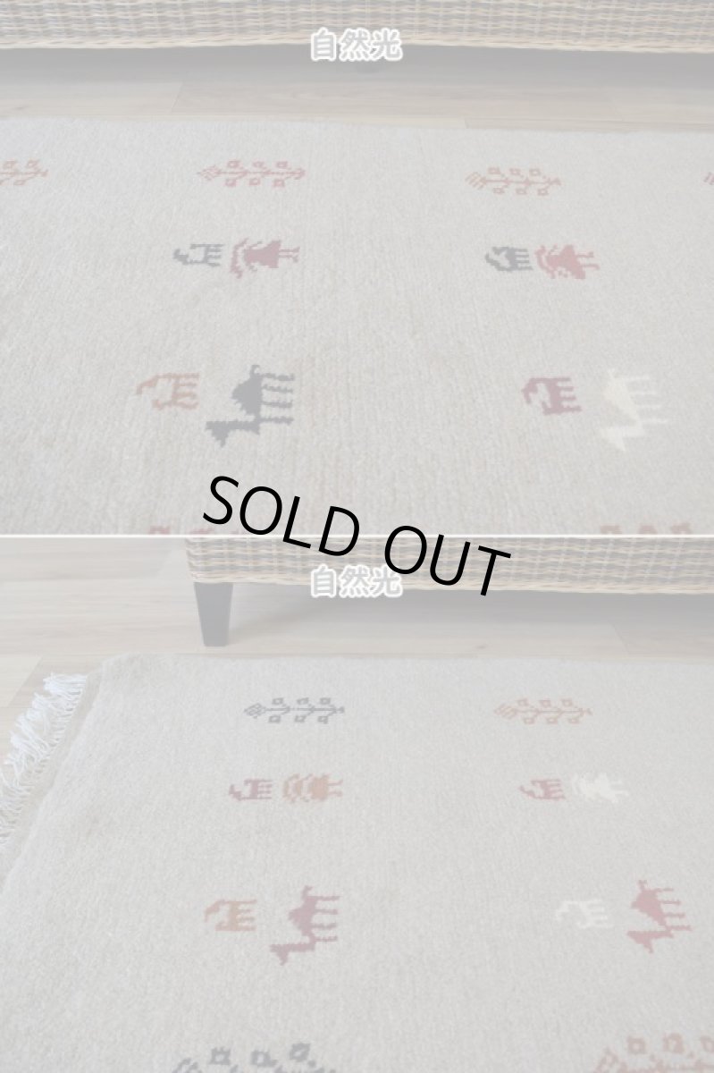 画像4: 新品 ペルシャ ギャッベ 縦2m 横1.5m 3㎡ 〜3帖 リビング ダイニング 2-3人掛けソファ サイズ 202 × 150 cm No.R418 肉厚 天然 ウール ギャベ 手織り ハンドメイド ラグ 絨毯 カーペット リビングダイニングルームやベッドサイドに ライトベージュ ライトグレー n-r418-202150h051-002 (4)