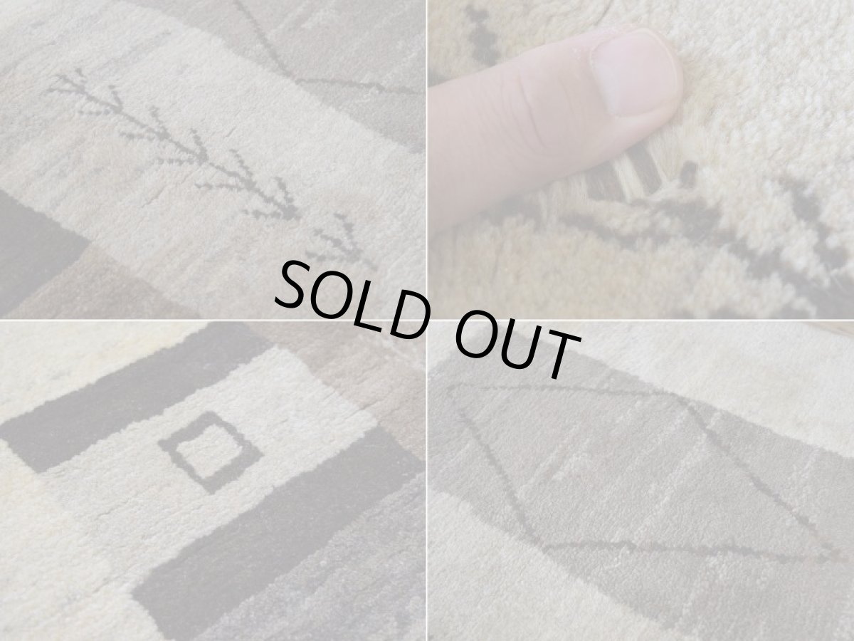 画像17: 新品 ペルシャ ギャッベ 縦2m 横1.5m 3㎡ 〜3帖 リビング ダイニング 2-3人掛けソファ サイズ 200 × 150 cm No.1931 肉厚 天然 草木染 ウール ギャベ 手織り ハンドメイド ラグ 絨毯 カーペット リビングダイニングルームやベッドサイドに 生成り クリーム ベージュ ブラウン 原毛系 n-1931-200150s042-013 (17)
